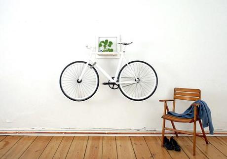 Slit Bike Rack :: colgar la bici de un estante