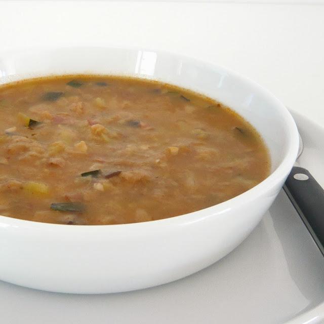 Sopa de ajo con verduras