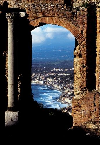 SICILA mágica siempre ! Taormina , una perla siciliana... una perla natural que maravilla