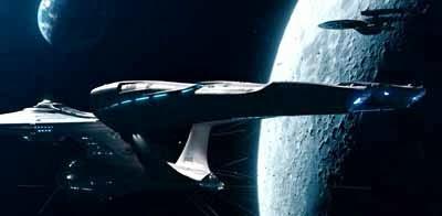 El Enterprise se ve en primer plano. Más atrás, se encuentra el Vengance, un poco por encima. Un tercio de la imagen es ocupada por la Luna, detrás de ambas naves. Mucho más allá del observador, se ve la Tierra.