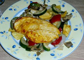 Pollo al pimentón con salteado de verduras