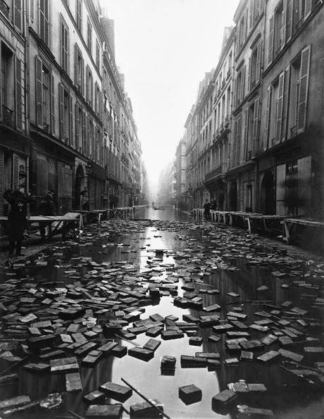 nevver:

die Bibliothek

Libros flotando durante una gran...