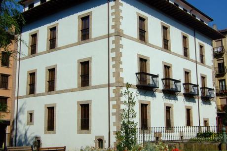 Vasconia en dos ruedas: Vergara – Casa Irizar, donde se firmó el Convenio de Vergara.