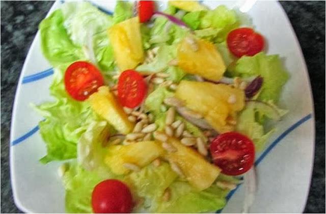 ENSALADA CON PIÑA  Y HIGOS