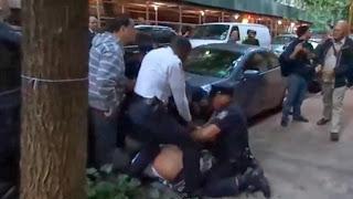 Protestas contra docencia de Petraeus mientras Ahmadinejad es un profesor bien recibido en su universidad [+ video]