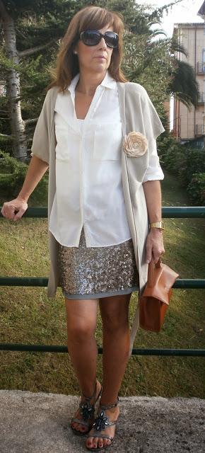 MIS LOOKS - FALDA PAILETTES Y BLUSA DE SEDA