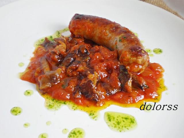 Longaniza con tomate y setas de melocotonero
