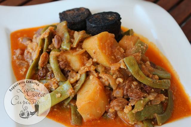GUISO DE JUDIAS VERDES CON PASAS, NUECES Y MORCILLA