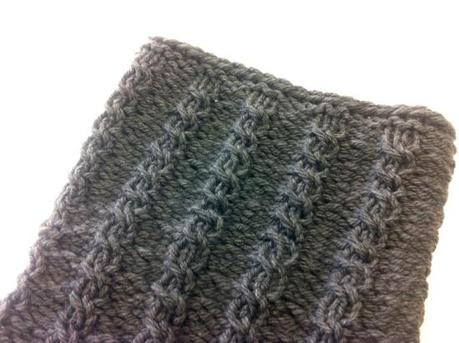 Bufanda circular o cuello de lana con trenzado tejido en telar DIY tutorial cómo tejer con telar trenzas de lana bufanda