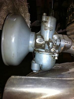 Carburador Amal 622/406 montado en la moto