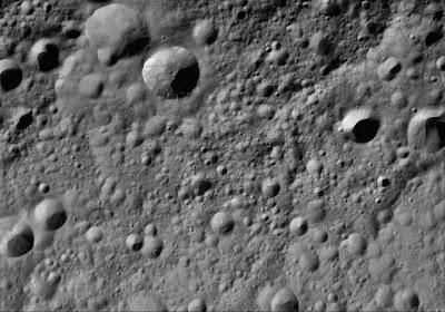 Atlas de Vesta a una escala similar a la de un mapa de carreteras