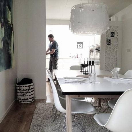 Puro estilo nórdico en Noruega puro estilo nórdico muebles de ikea y de diseño diseño danés nórdico decoración en blanco decoración diseño interiores nórdico cocinas modernas blancas nórdicas blog decoración nórdica blog decoración diseño interiores