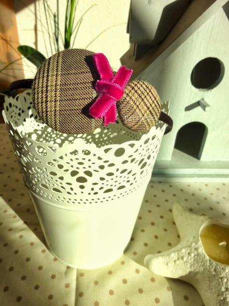 DIADEMA DE CUADROS MARRONES.