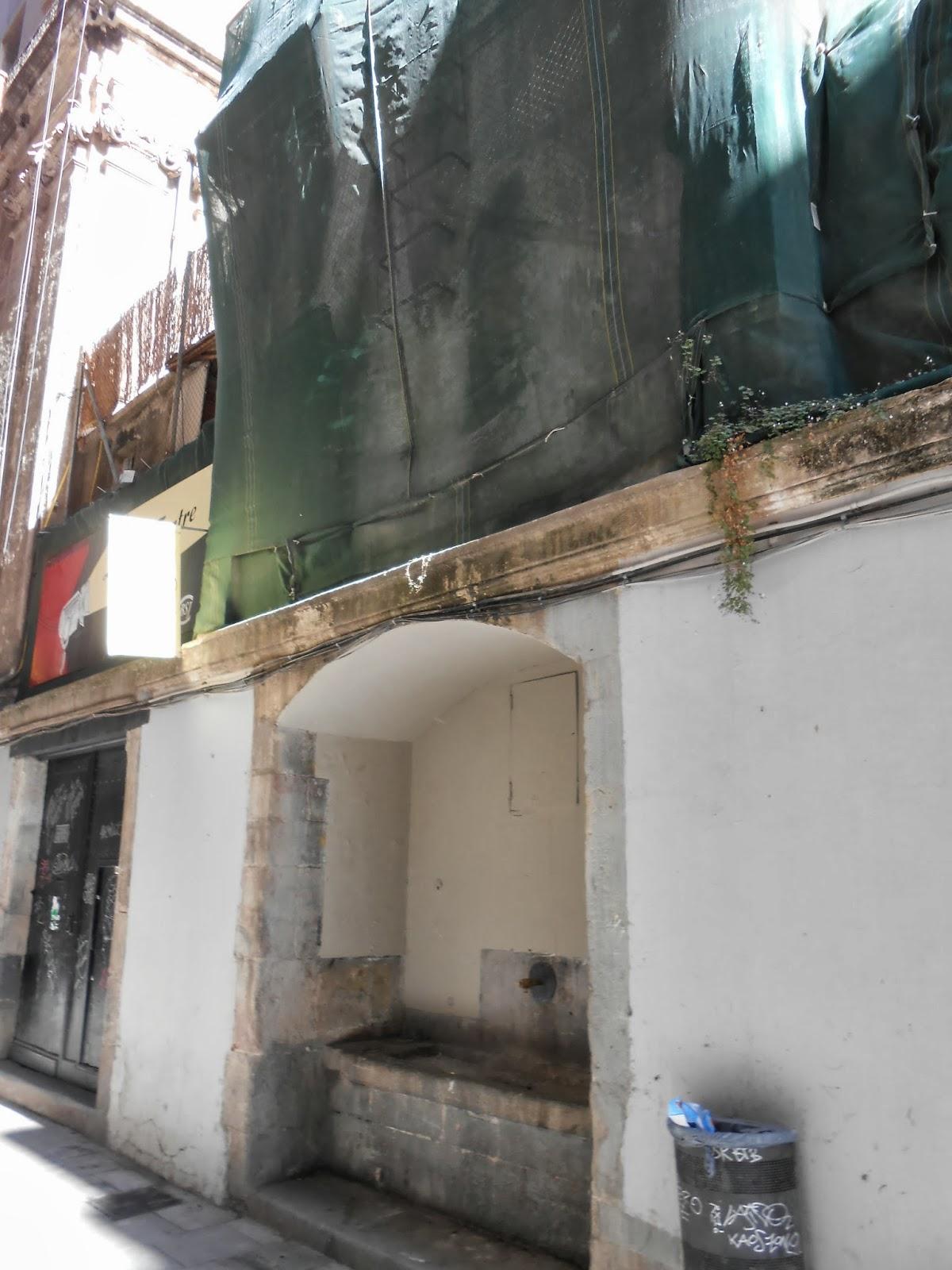 FUENTE Y POZO, EN L'ANTIC TEATRE, C/ DE VERDAGUER I CALLÍS, BARCELONA ...3-10-2013...