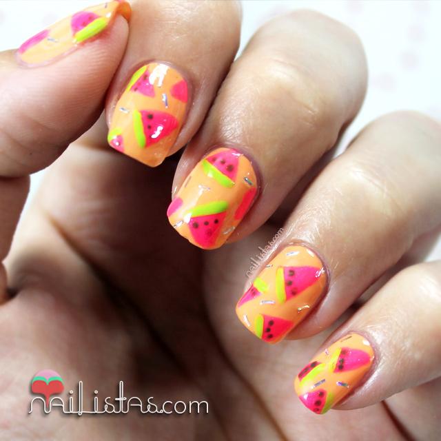  Uñas decoradas con sandías neón