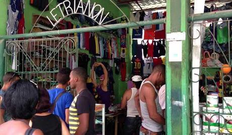 tienda de ropa cuba El gobierno de Cuba multará a los particulares que vendan bienes importados venta ropa cuba tiendas de ropa cuba prohibiciones cuba noticias de Cuba bloguero cubano blog cubano blog cuba 