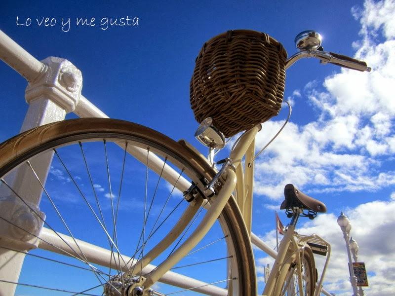 Una cesta y un timbrón