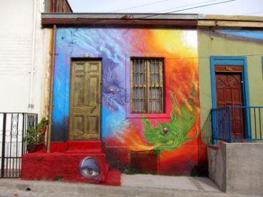 Mochileando por Chile. Día 9: Murales de Valparaiso y Playa de Quintay.