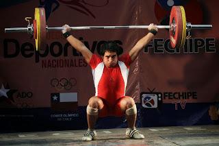 ALEJANDRO GUENTEO DE BIOBÍO BATIÓ RÉCORD JUVENIL EN JUEGOS DEPORTIVOS NACIONALES