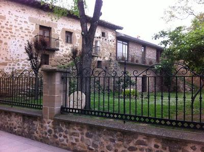 Santo Domingo de la Calzada, donde cantó la gallina después de asada.
