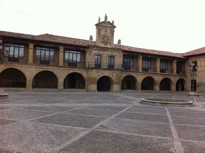 Santo Domingo de la Calzada, donde cantó la gallina después de asada.