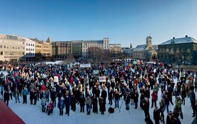 La revolución islandesa: Las Reuniones cívicas y La asamblea nacional de Islandia.