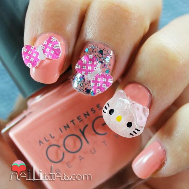 Uñas decoradas con Hello Kitty en 3D