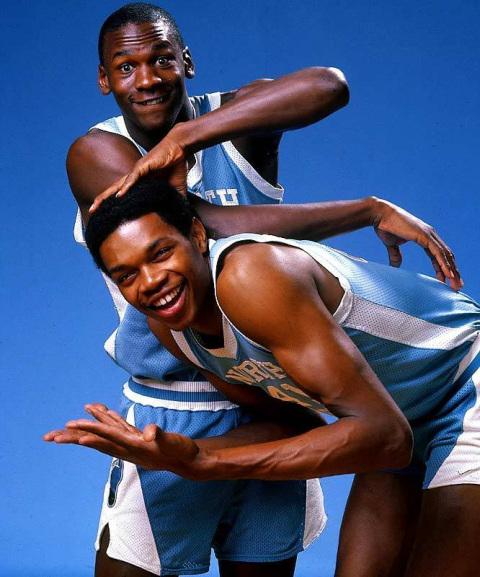 Michael Jordan y Sam Perkins 