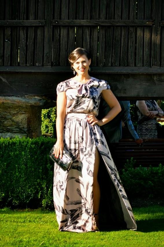 Nuevo look! Invitada de boda con vestido de Dolores Promesas - Paperblog
