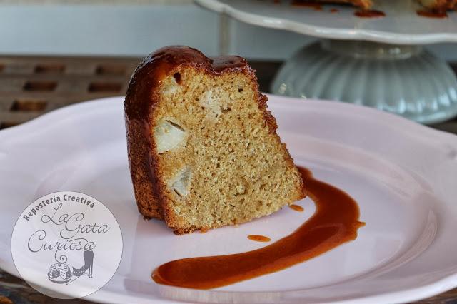 BUNDT CAKE DE PERA AL WHISKY  CON SALSA DE CARAMELO