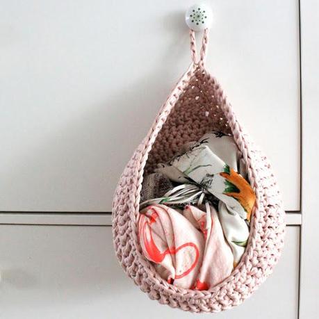 Cesta colgante de trapillo DIY proyectos ideas con trapillo