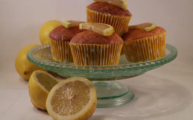 Cupcakes de yogur de limón con glaseado de limón