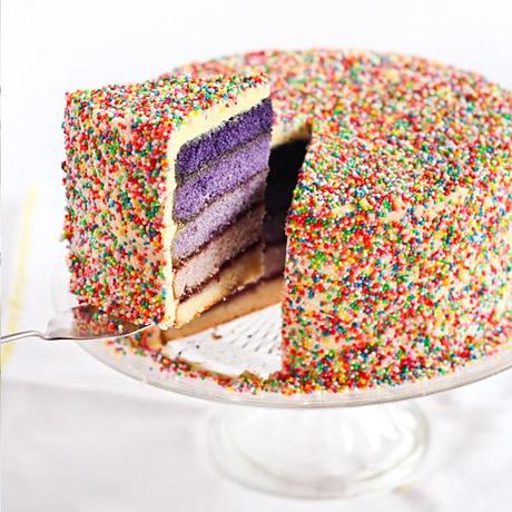 tarta cubierta de sprinkles