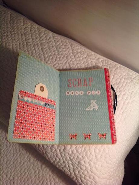 Cómo pasar la tarde de domingo haciendo scrapbooking en una libreta alterada