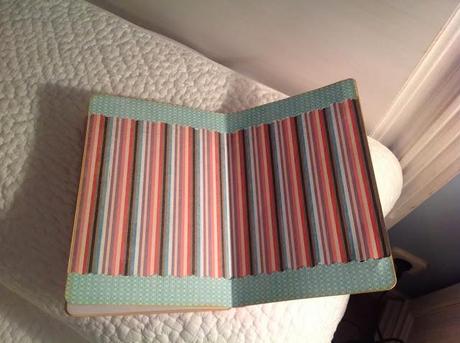 Cómo pasar la tarde de domingo haciendo scrapbooking en una libreta alterada