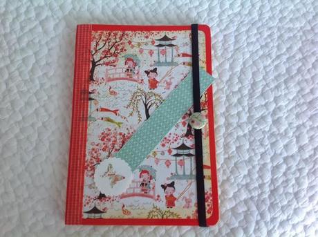 Cómo pasar la tarde de domingo haciendo scrapbooking en una libreta alterada