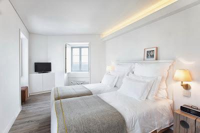 Hotel Moderno en Blanco y Rojo