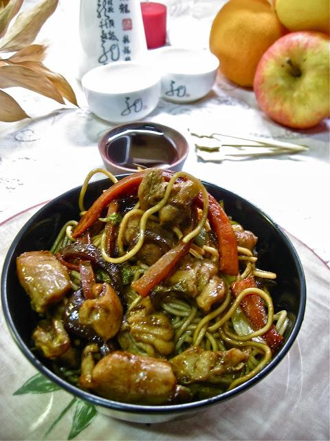 FIDEOS CHINOS CON POLLO