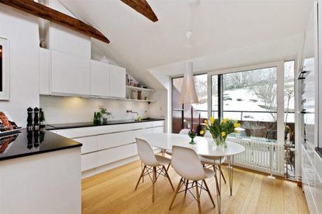 vigas en el techo tragaluces decoración interiorismo nórdico diáfano estilo decoración nórdico decoración nórdica escandinava decoración muebles de ikea decoración espacios pequeños decoración diseño interiores áticos diáfanos decoración áticos suecos decoración áticos blog decoración diseño nórdico 