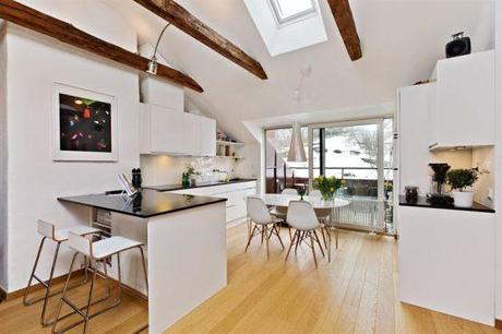 vigas en el techo tragaluces decoración interiorismo nórdico diáfano estilo decoración nórdico decoración nórdica escandinava decoración muebles de ikea decoración espacios pequeños decoración diseño interiores áticos diáfanos decoración áticos suecos decoración áticos blog decoración diseño nórdico 