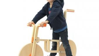 Draisienne :: bicicleta para niños construida con un taburete de IKEA