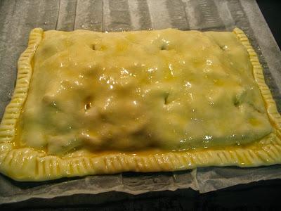 EMPANADA DE ATÚN… Y OTRAS COSAS MÁS EMPANADA DE ATÚN… Y OTRAS COSAS MÁS