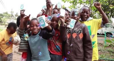 Olivia Soap: 20000 Pompas de Viaje Superlimpio y la solidaridad