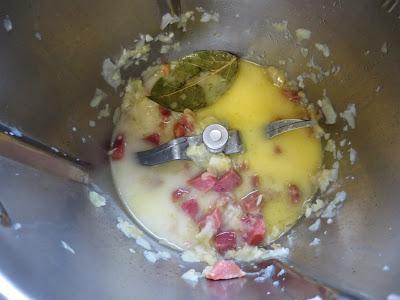 Guisantes con jamón y huevos