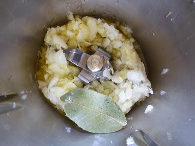 Guisantes con jamón y huevos