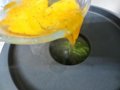 Guisantes con jamón y huevos