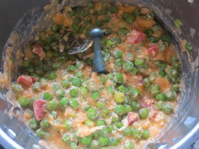 Guisantes con jamón y huevos