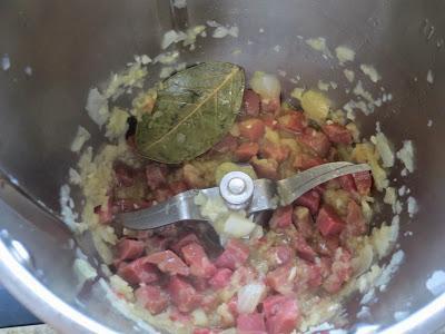 Guisantes con jamón y huevos