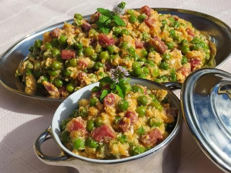Guisantes con jamón y huevos