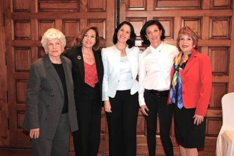 Miembros del Fashion Group International México, disfrutaron una esplendida tarde con Gaby Vargas Fela Fábregas, Kena Moreno, Linda Flores, Gaby Vargas y Linda Flores